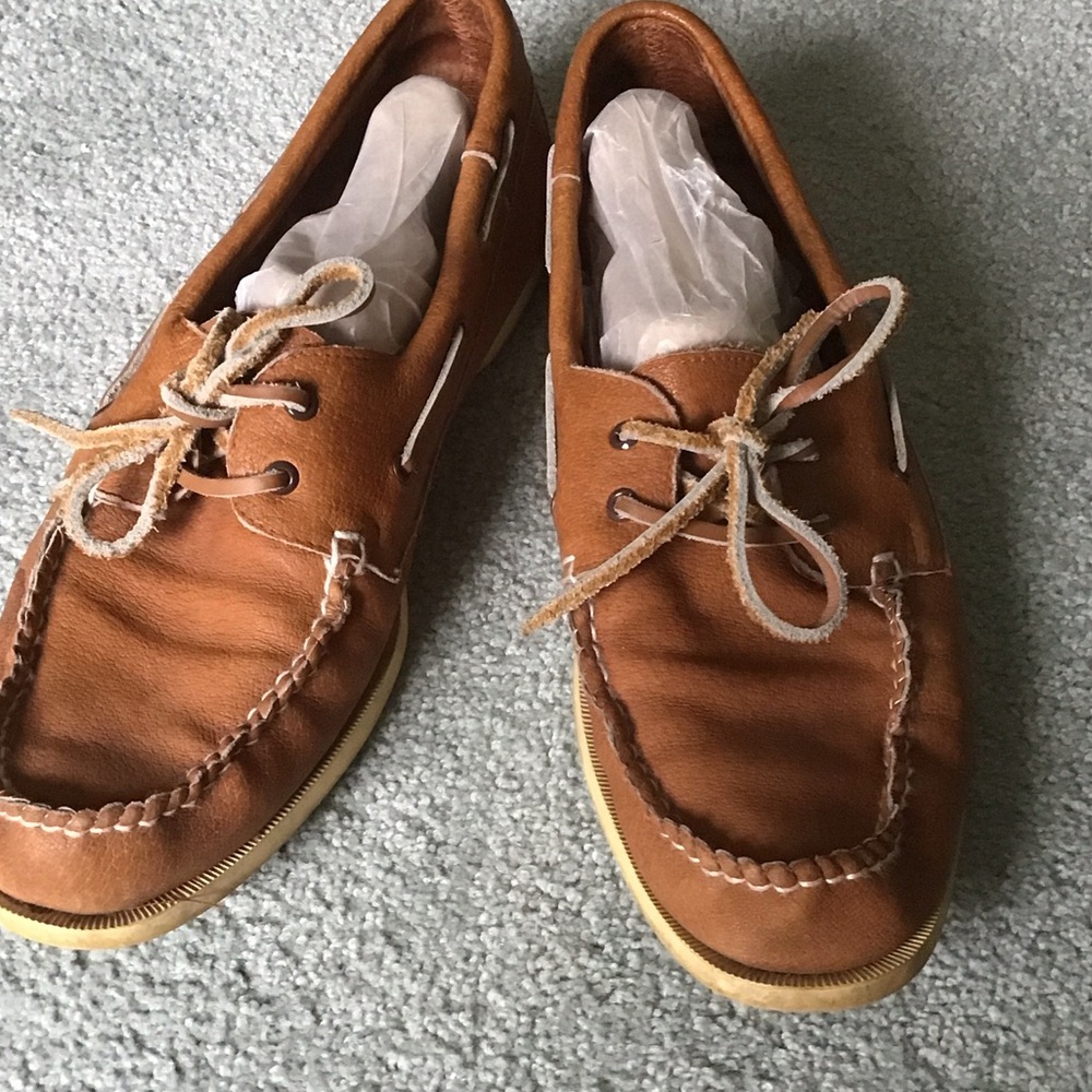 Classic Tan Men's Boat Shoes